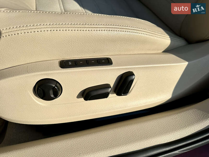Седан Volkswagen Passat 2012 в Києві