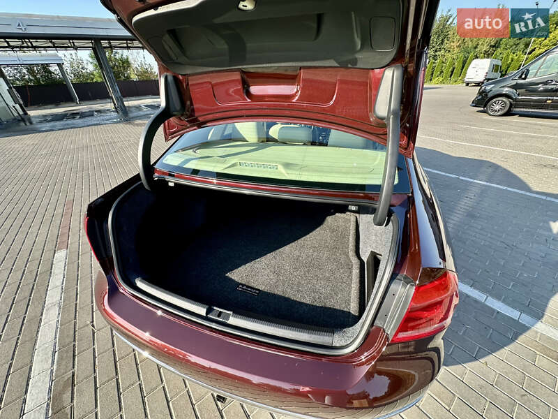 Седан Volkswagen Passat 2012 в Києві