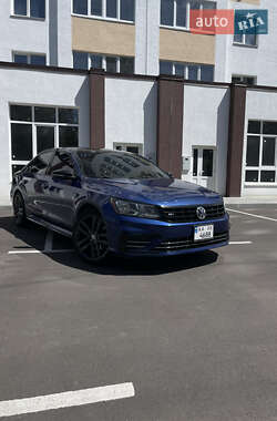 Седан Volkswagen Passat 2017 в Києві