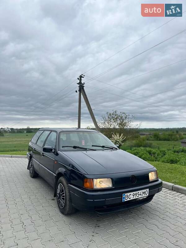 Універсал Volkswagen Passat 1992 в Шумську