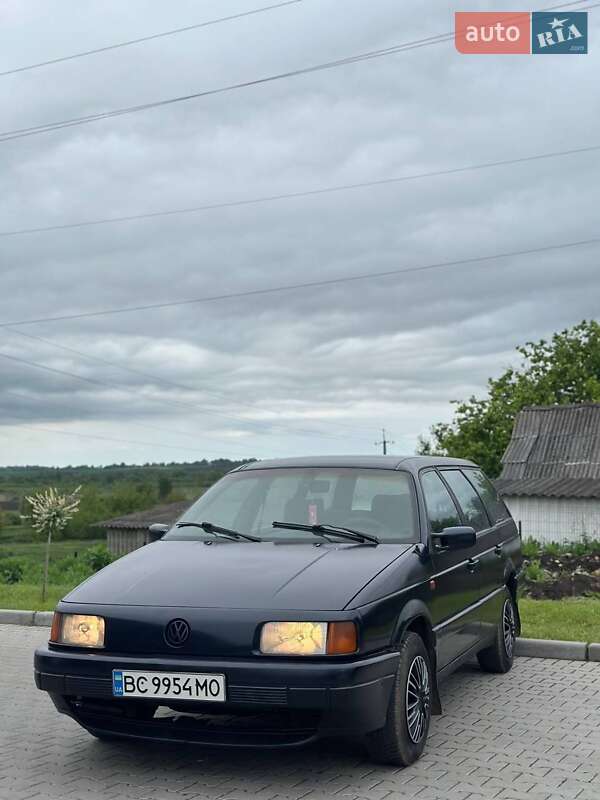 Універсал Volkswagen Passat 1992 в Шумську