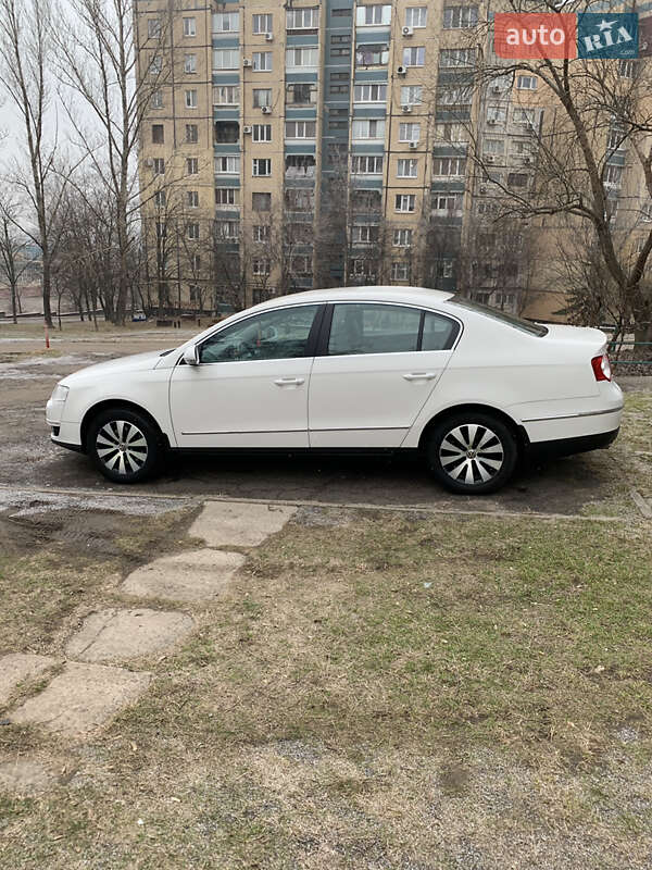 Седан Volkswagen Passat 2010 в Кривому Розі