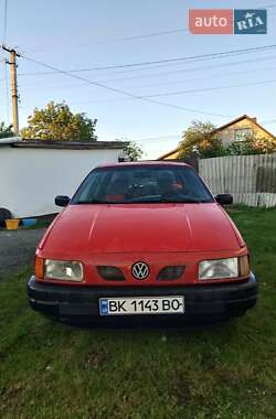 Седан Volkswagen Passat 1992 в Ровно