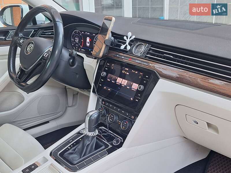 Седан Volkswagen Passat 2017 в Киеве