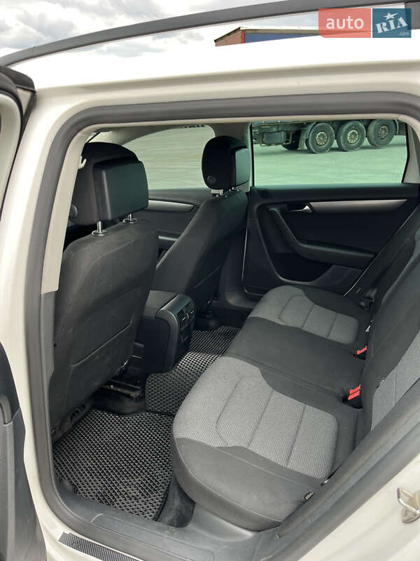 Універсал Volkswagen Passat 2012 в Коростені