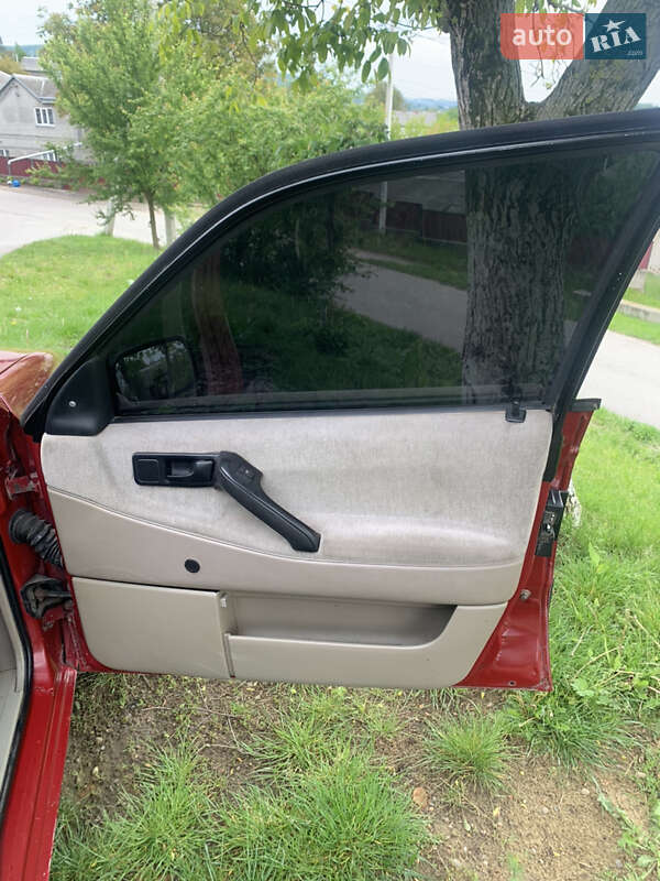 Седан Volkswagen Passat 1992 в Черновцах