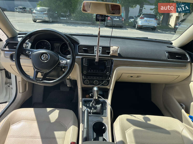Седан Volkswagen Passat 2016 в Одессе