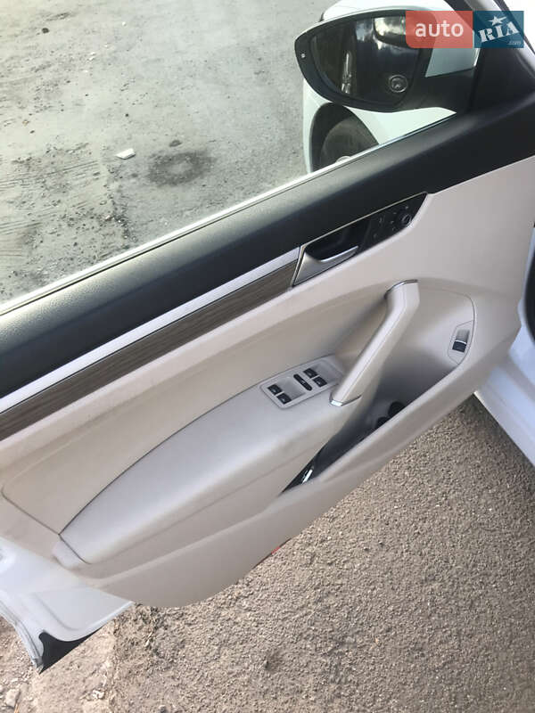 Седан Volkswagen Passat 2016 в Одессе