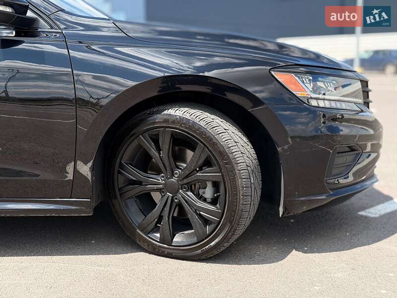 Седан Volkswagen Passat 2020 в Львове