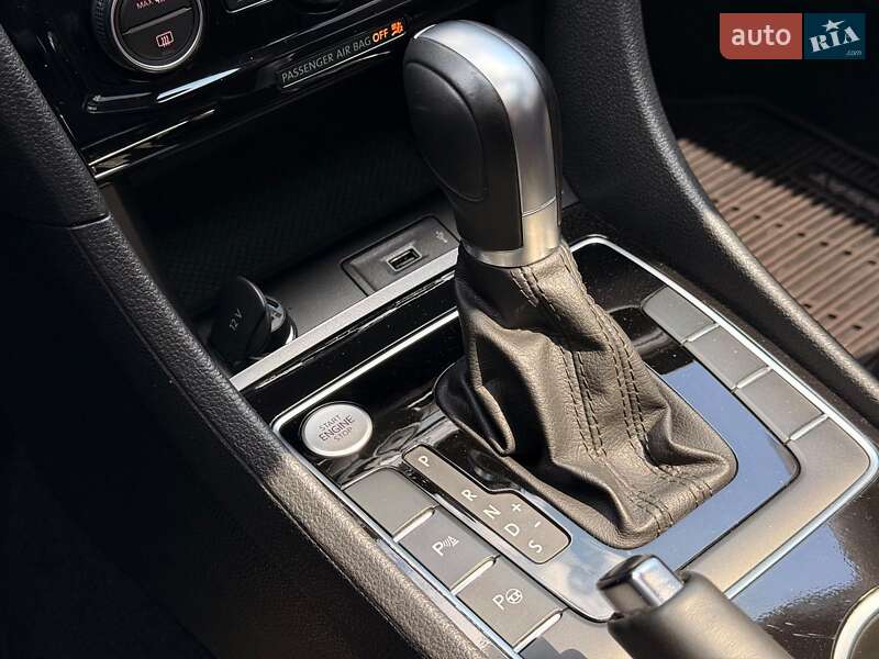 Седан Volkswagen Passat 2020 в Львове