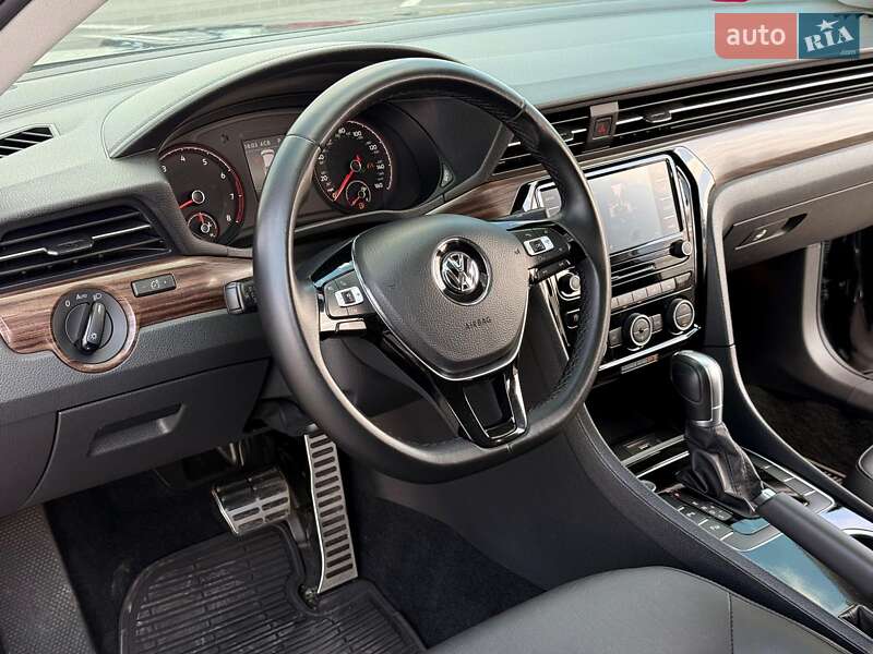 Седан Volkswagen Passat 2020 в Львове