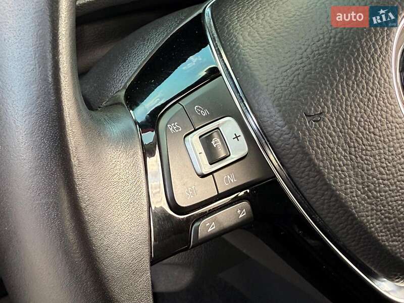 Седан Volkswagen Passat 2020 в Львове