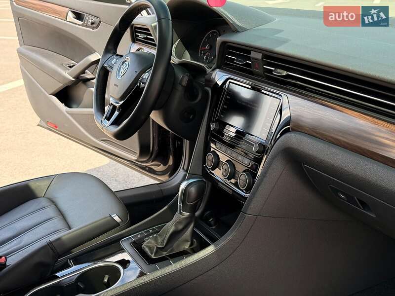 Седан Volkswagen Passat 2020 в Львове