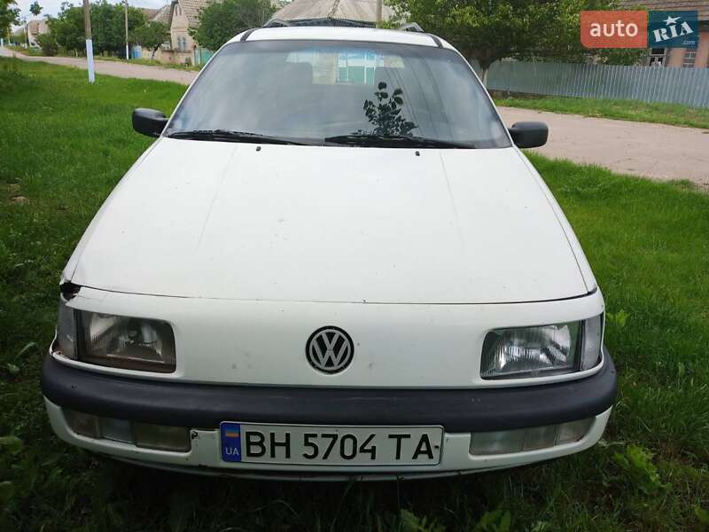 Універсал Volkswagen Passat 1988 в 