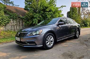 Седан Volkswagen Passat 2016 в Киеве