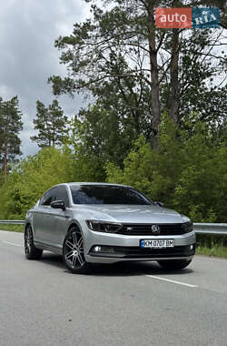 Седан Volkswagen Passat 2015 в Звягеле