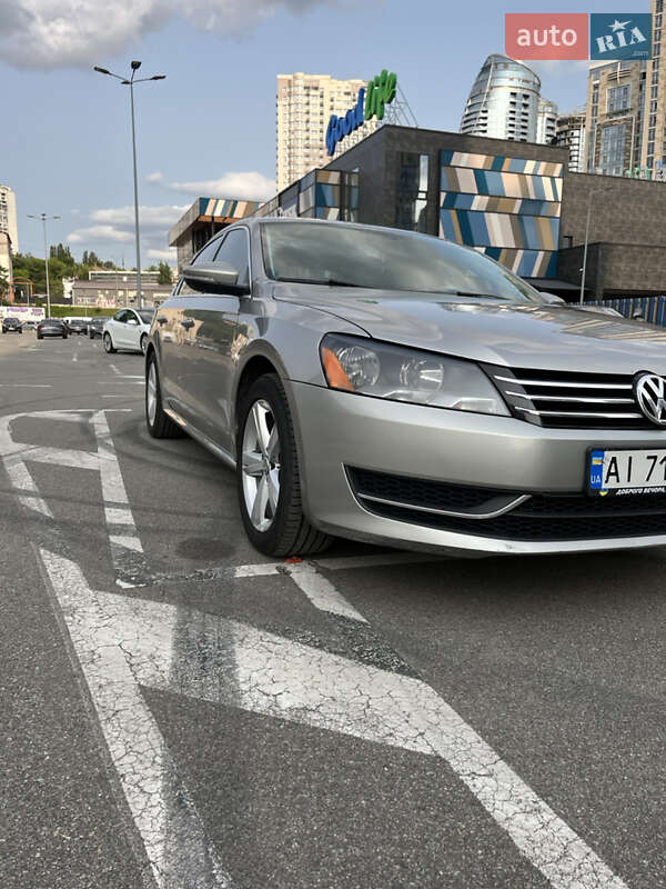 Седан Volkswagen Passat 2012 в Киеве