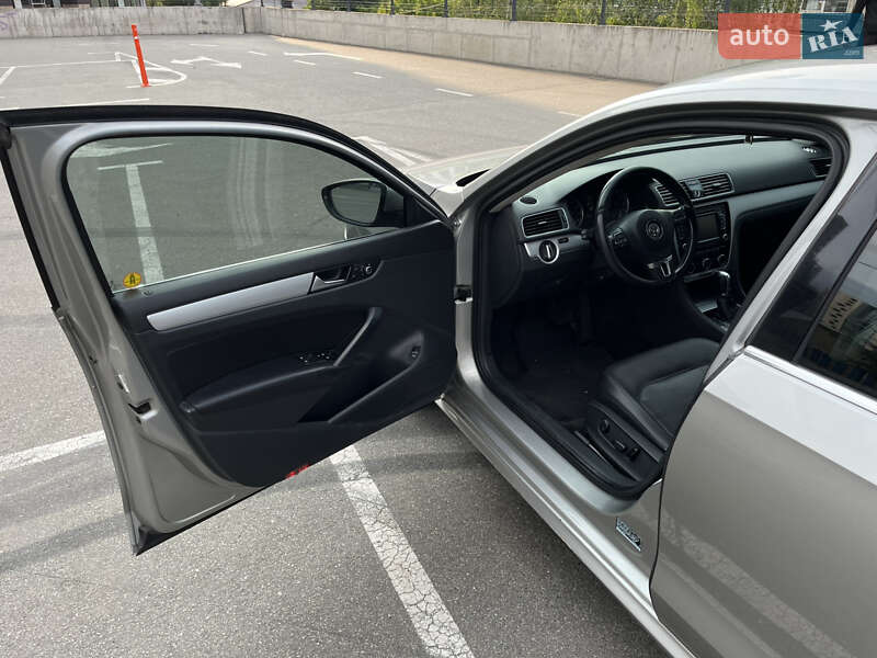 Седан Volkswagen Passat 2012 в Киеве