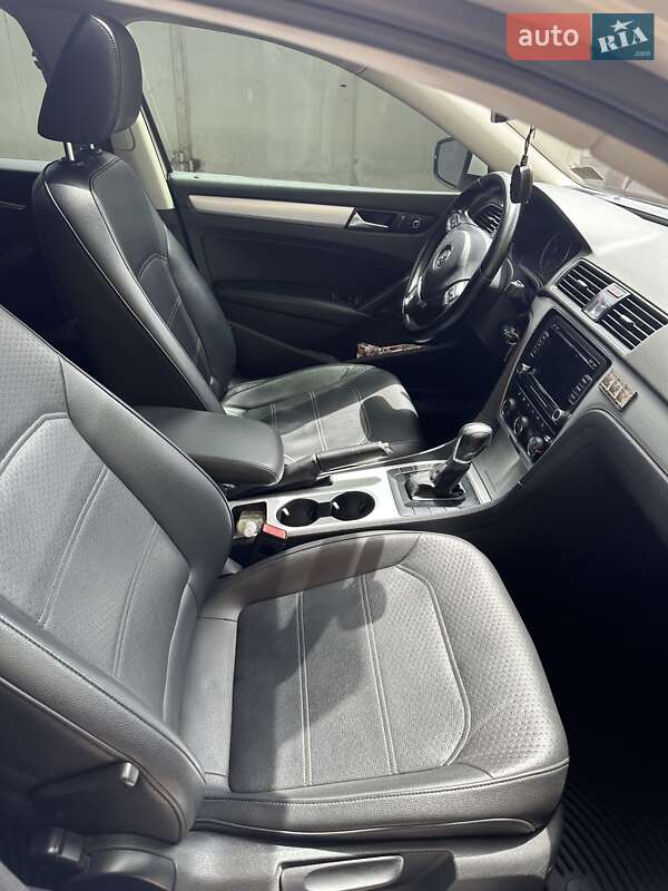 Седан Volkswagen Passat 2012 в Одессе