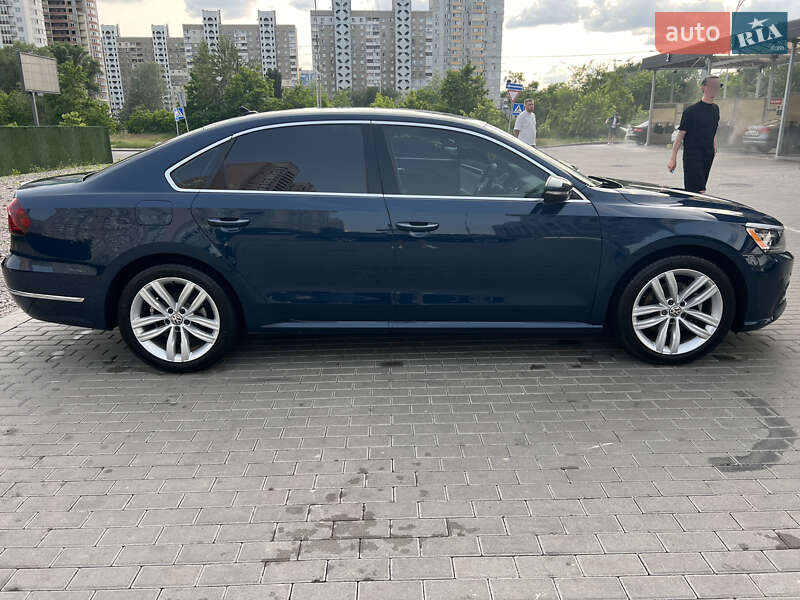 Седан Volkswagen Passat 2018 в Києві