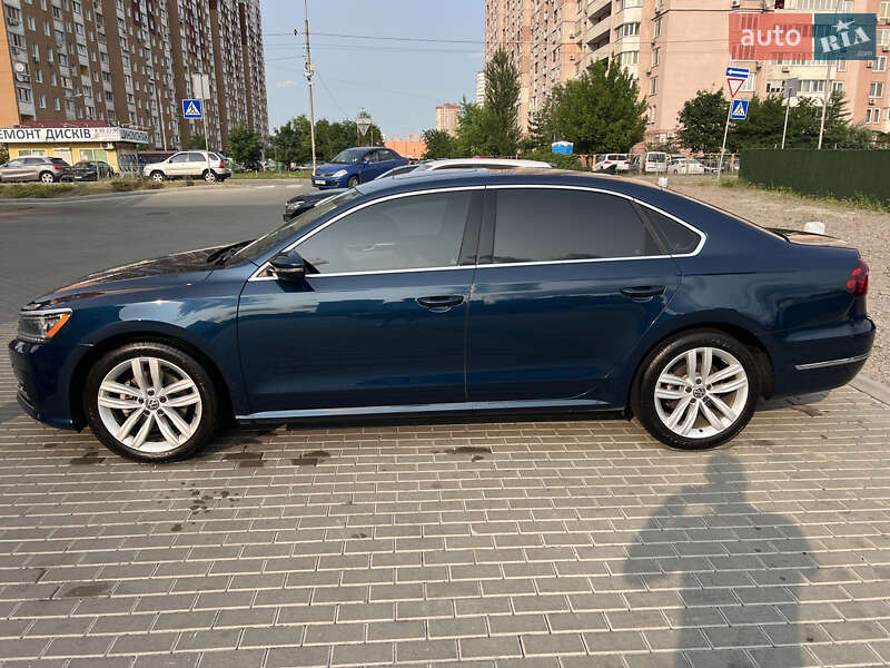 Седан Volkswagen Passat 2018 в Києві
