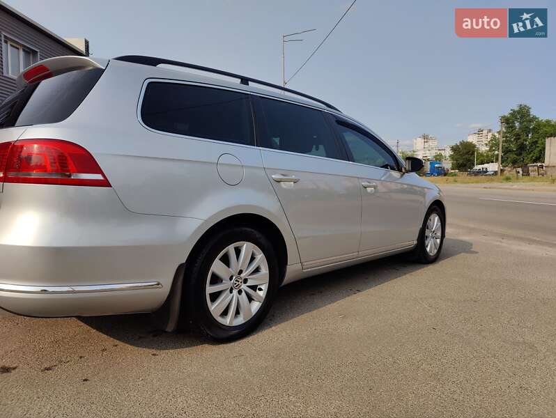 Универсал Volkswagen Passat 2014 в Киеве
