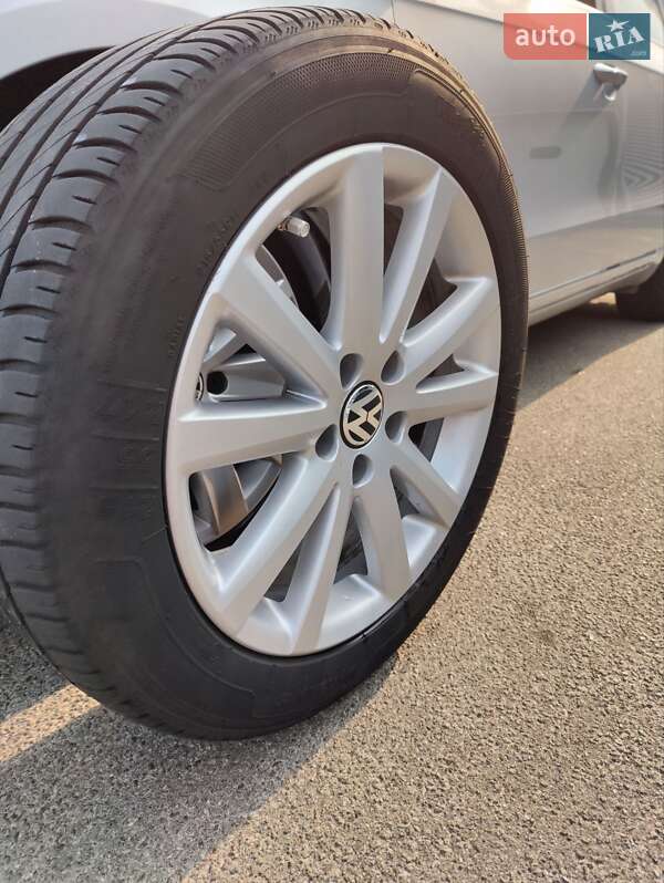 Универсал Volkswagen Passat 2014 в Киеве