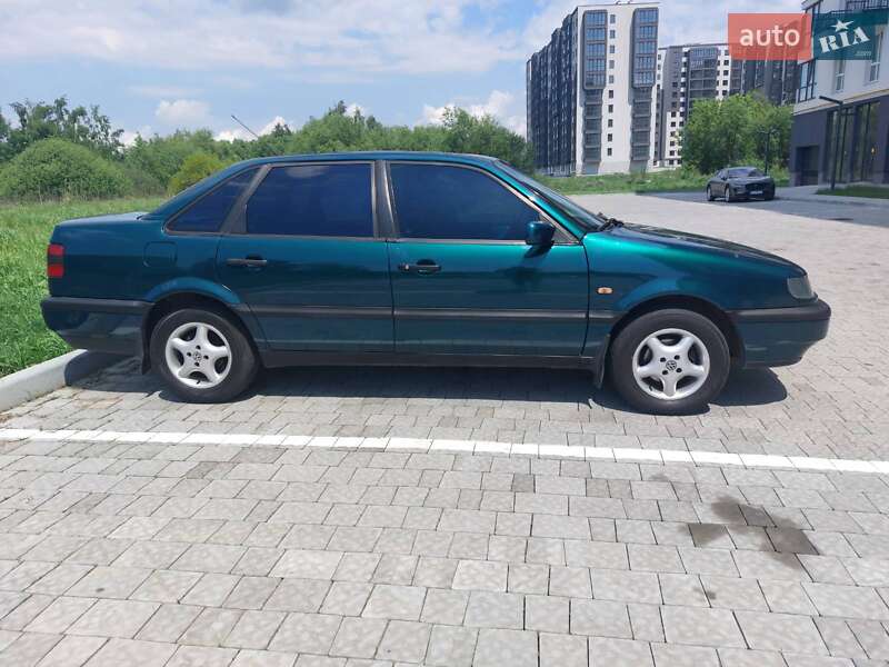 Седан Volkswagen Passat 1996 в Львові
