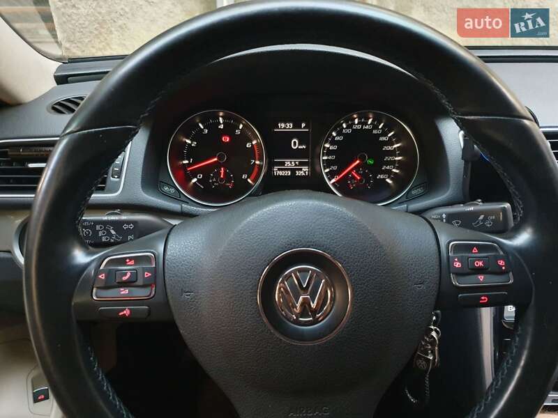 Седан Volkswagen Passat 2013 в Дніпрі