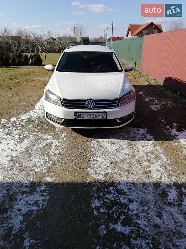Универсал Volkswagen Passat 2012 в Стрые