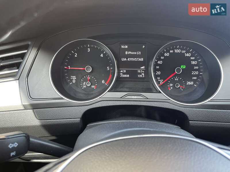 Седан Volkswagen Passat 2015 в Львове