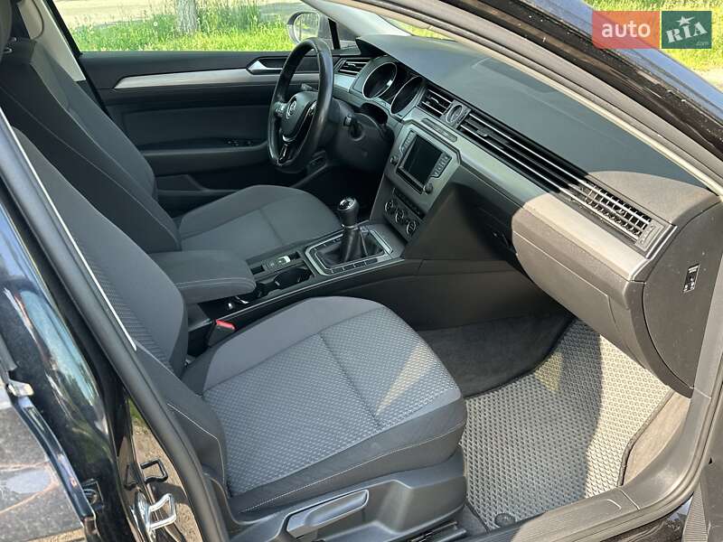 Универсал Volkswagen Passat 2015 в Киеве