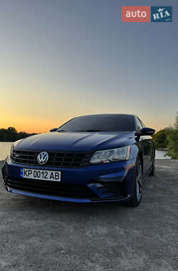 Седан Volkswagen Passat 2016 в Києві