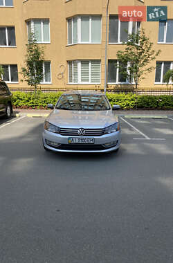 Седан Volkswagen Passat 2012 в Киеве