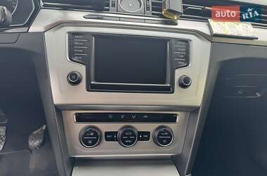 Седан Volkswagen Passat 2015 в 