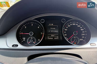 Універсал Volkswagen Passat 2011 в 