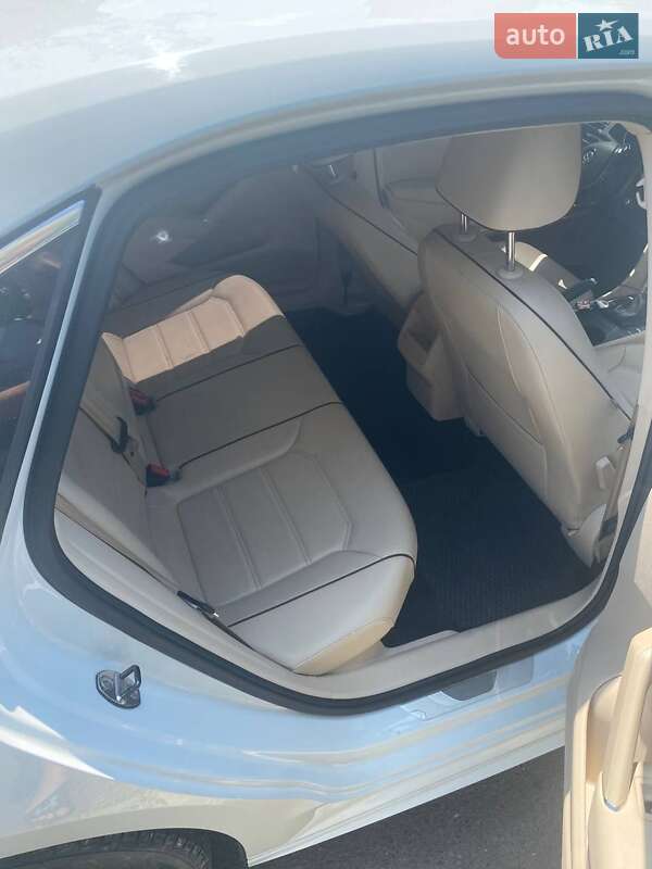 Седан Volkswagen Passat 2016 в Одессе
