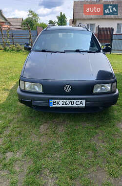 Універсал Volkswagen Passat 1992 в Березному