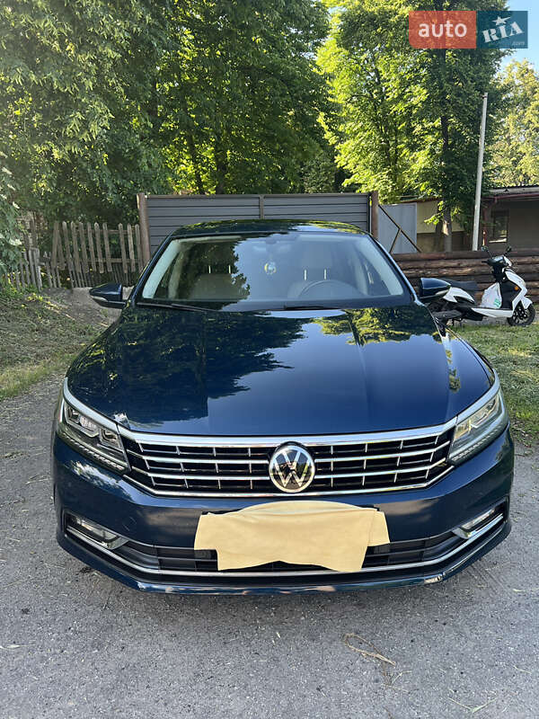 Седан Volkswagen Passat 2018 в Києві