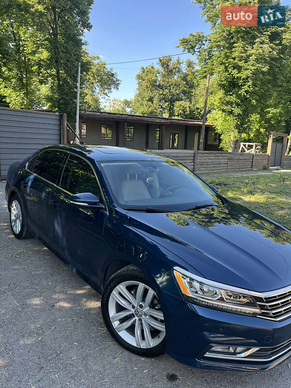 Седан Volkswagen Passat 2018 в Києві