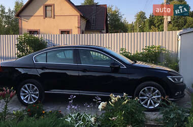 Седан Volkswagen Passat 2017 в Киеве