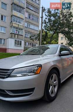 Седан Volkswagen Passat 2012 в Чернигове
