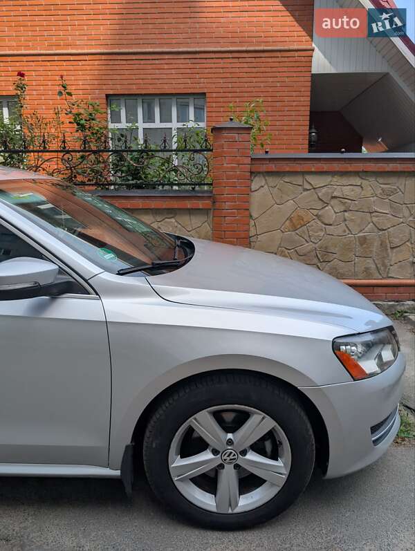 Седан Volkswagen Passat 2012 в Чернигове