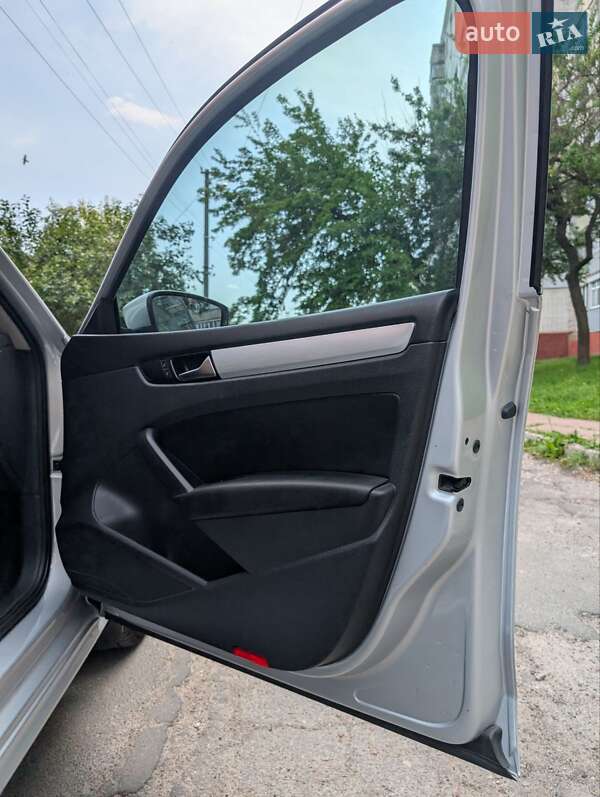 Седан Volkswagen Passat 2012 в Чернигове