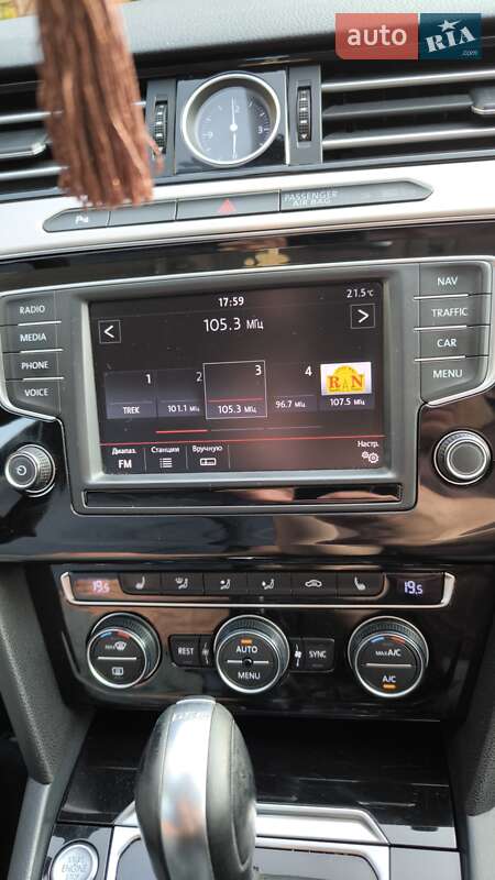 Универсал Volkswagen Passat 2015 в Вараше