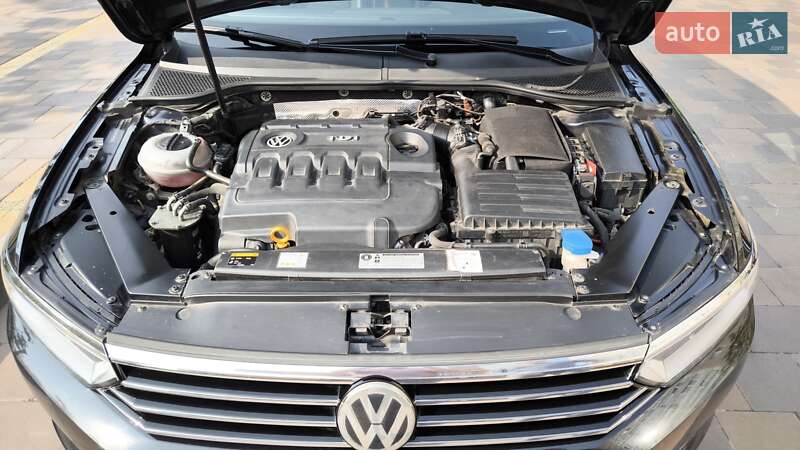 Универсал Volkswagen Passat 2015 в Вараше
