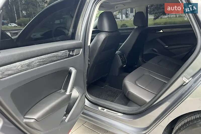 Седан Volkswagen Passat 2021 в Киеве