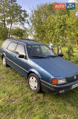 Універсал Volkswagen Passat 1988 в 