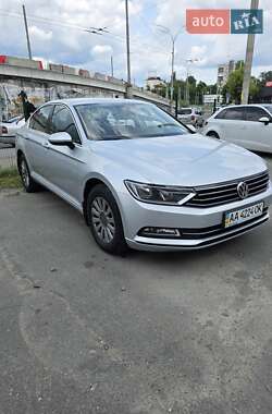 Седан Volkswagen Passat 2015 в Киеве