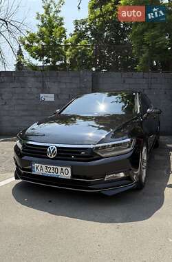 Седан Volkswagen Passat 2015 в Киеве